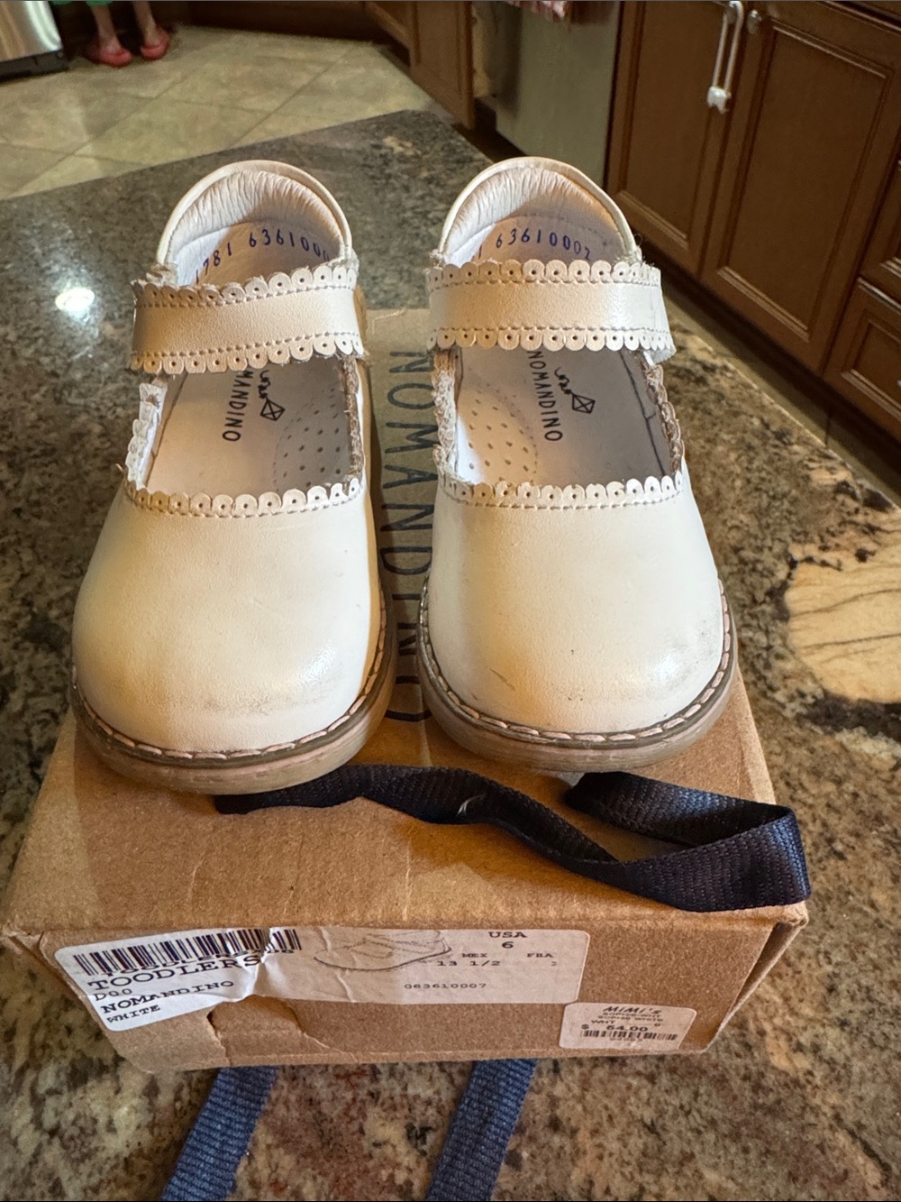 Nomandino toddler Girls' White Mary Jane Shoes - size 6